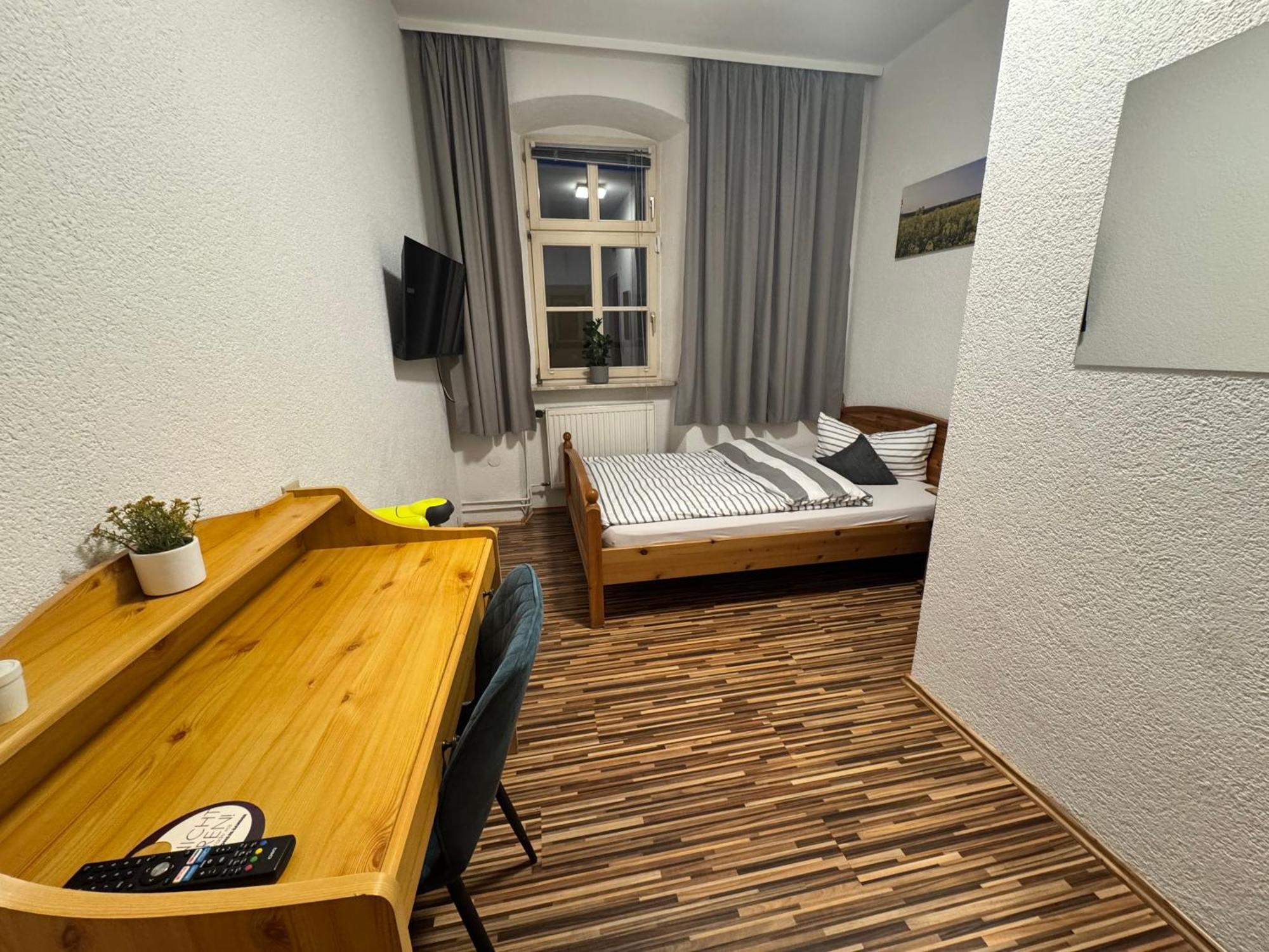 Kleines Doppel-/Zweibettzimmer